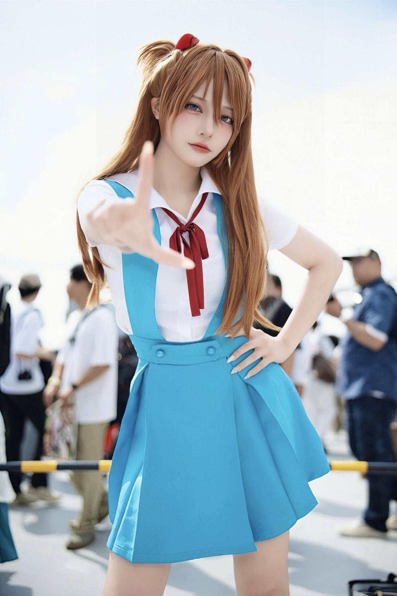 C106本子作者承诺女主永不脱丝袜！还找美少女Coser摆摊帮卖本~(图27)