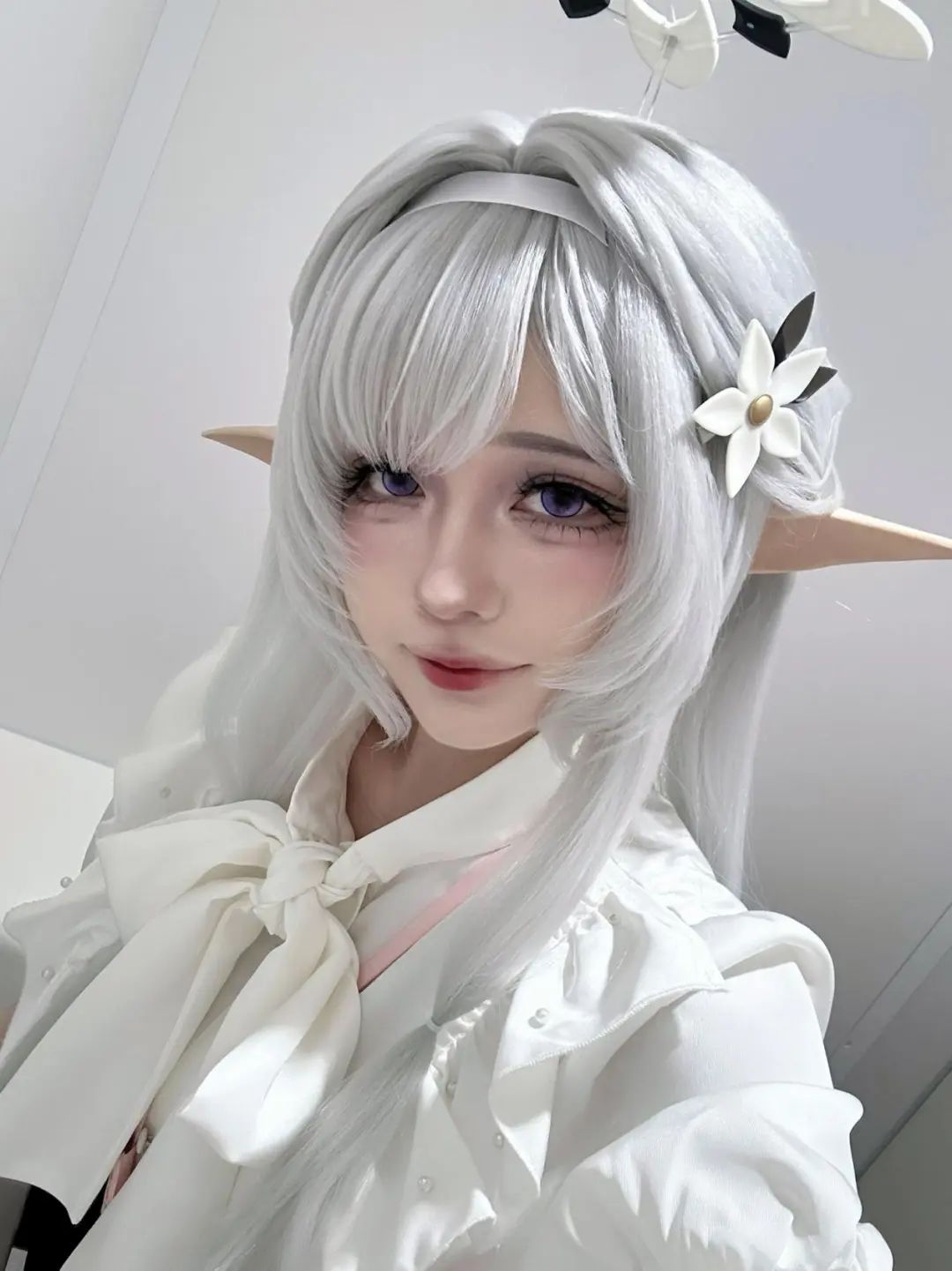 C106本子作者承诺女主永不脱丝袜！还找美少女Coser摆摊帮卖本~(图5)