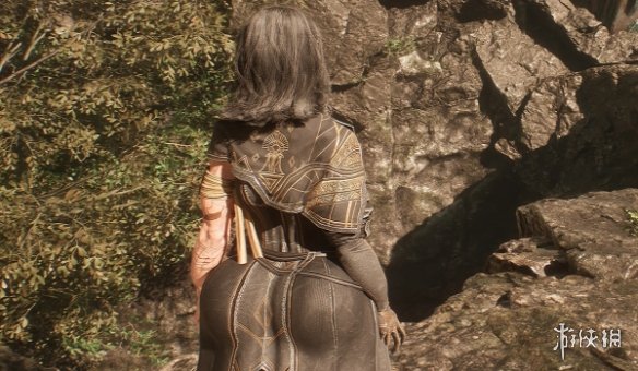 《光与影》Lune性感服装MOD：自适应体型+战斗破损效果(图3)