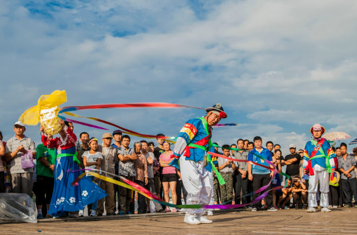 “象帽舞”是我国哪个民族的代表性舞蹈？