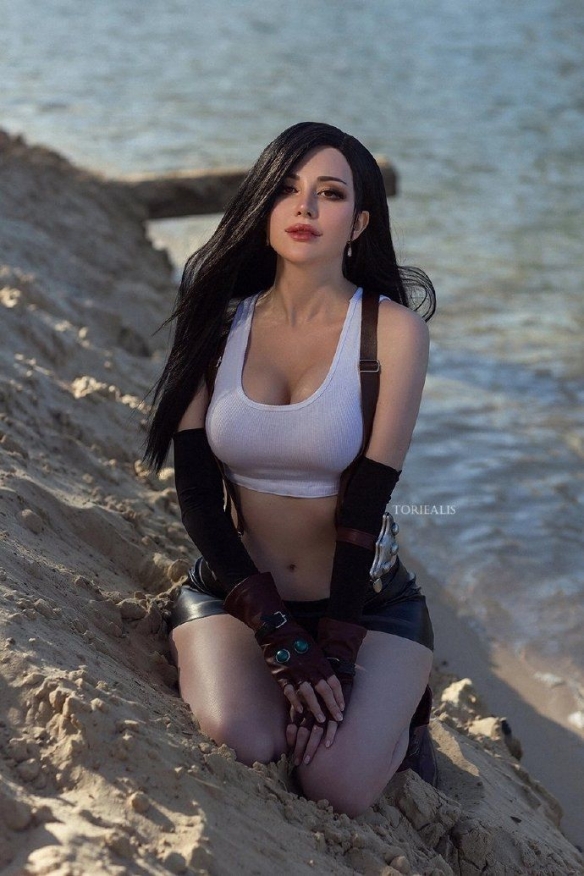 推主晒《巫师》希里COS：还原度极高 身材简直无敌！(图4)