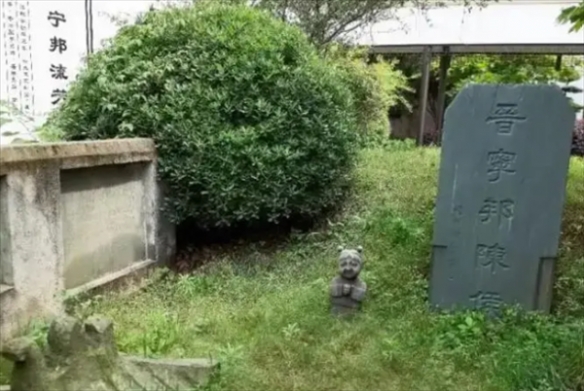 网友入住酒店意外发现古墓！酒店员工解释：特色景观(图1)