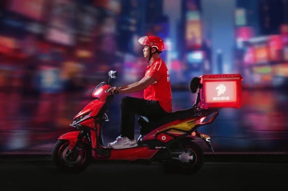 当犟种遇上另一个犟种！外卖小哥与男子对峙四小时(图3)