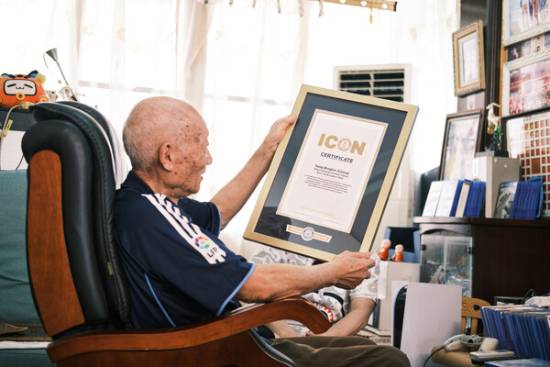 老当益壮，90岁高龄玩家杨炳林爷爷获吉尼斯特别荣誉(图3)