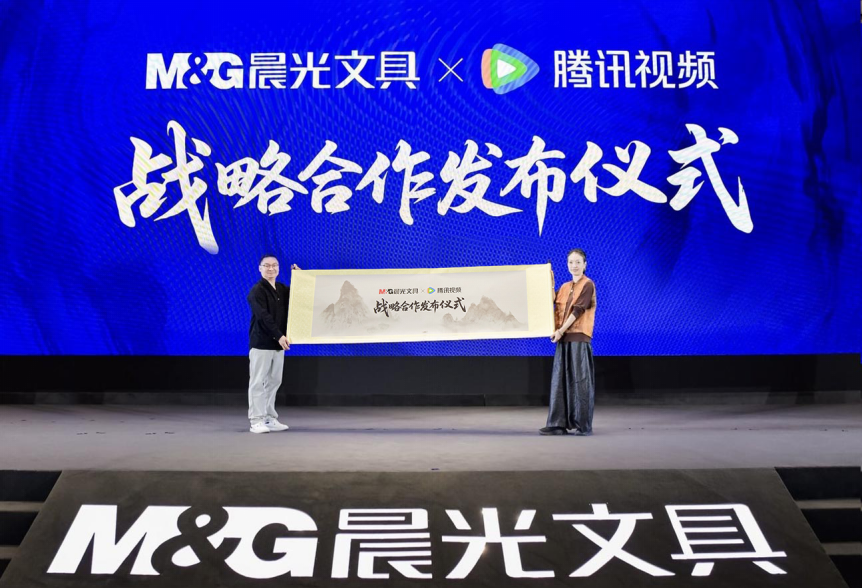 国货国漫联手，在南京路走向世界，晨光打开了新格局