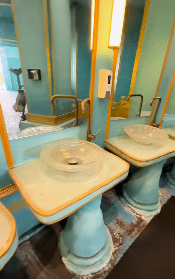 超还原！浙江景区现《哪吒2》中“玉虚宫”主题厕所(图4)