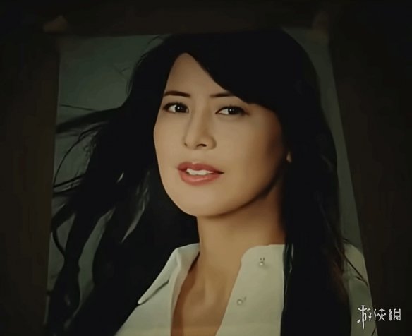 《合金装备3RE》美女性感海报大变身：你喜欢新版吗?(图2)