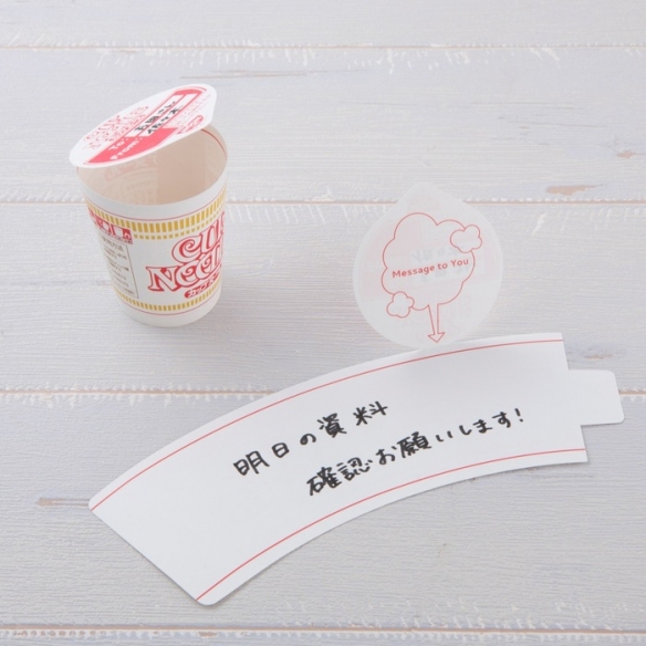 看得我血压飙升！日清概念商品 「杯面洒了」创意门档(图5)