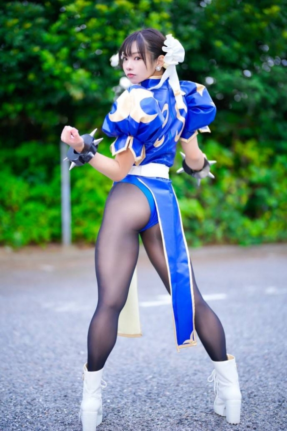 博主分享《街头霸王》春丽COS：大雷肉腿诱惑力拉满！(图2)