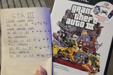 玩家买《GTA3》二手光盘发现“传家宝”：手抄作弊码！