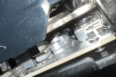 RTX 5070发生电容爆炸！电脑一声巨响 散发烧焦味