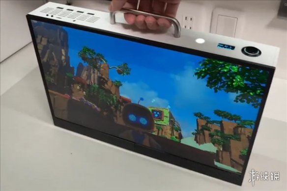 牛人打造便携版PS5：自带屏幕+内置电池！竟还很轻便(图2)