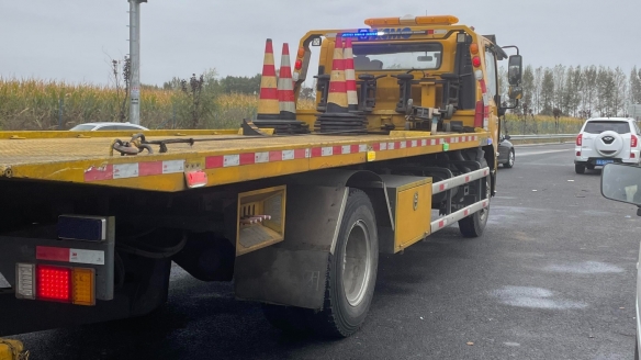 江苏出台首例高速公路免费救援政策！免费拖车、吊车(图2)