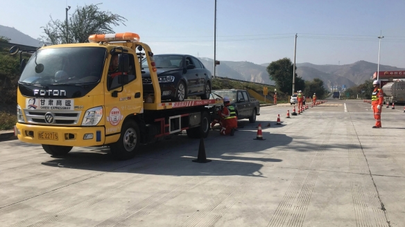 江苏出台首例高速公路免费救援政策！免费拖车、吊车(图1)