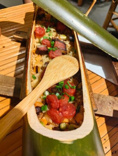 竹筒饭和油茶汤，哪一项是傣族的特色美食？