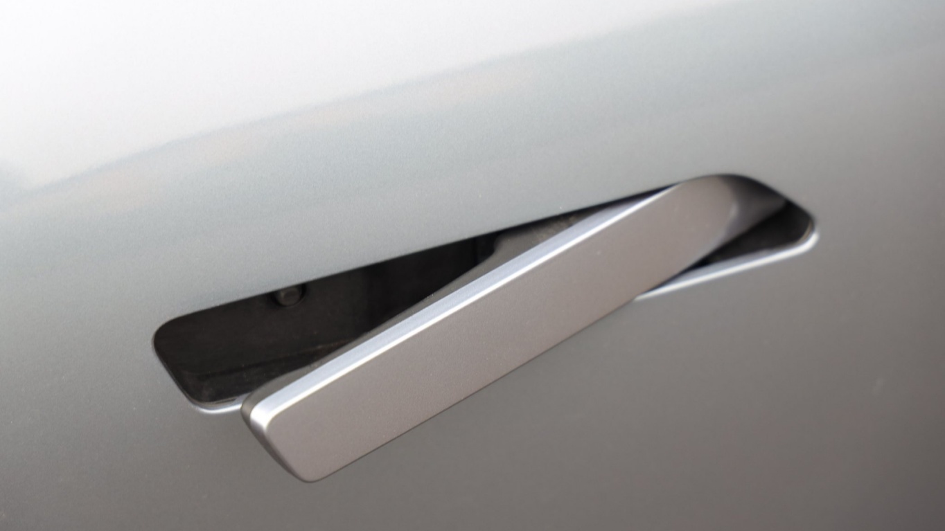 监管部门拟禁止采用全隐藏式门把手！或设一年过渡期