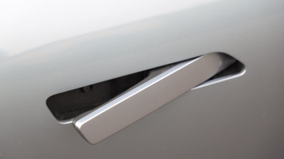 监管部门拟禁止采用全隐藏式门把手！或设一年过渡期(图1)