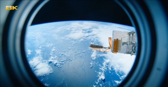 超高清！中国首部8K太空电影《窗外是蓝星》全国上映(图3)