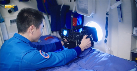 超高清！中国首部8K太空电影《窗外是蓝星》全国上映(图1)