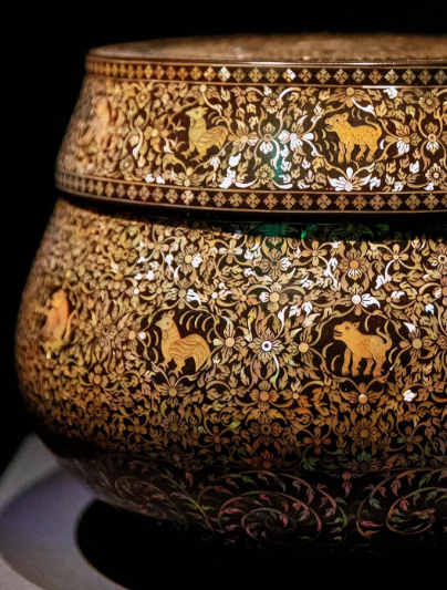 传统非遗“螺钿工艺”广泛应用于哪种器物之上？