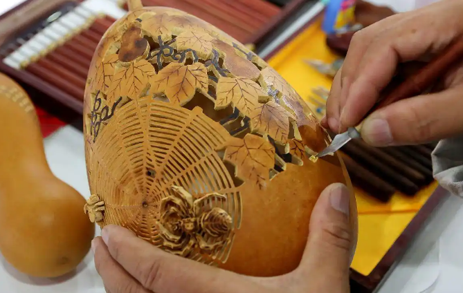 哪种非遗技艺有“火针刺绣”之称？