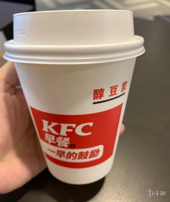 肯德基冰豆浆比热豆浆贵1元引热议 冰块比豆浆都贵？(图2)