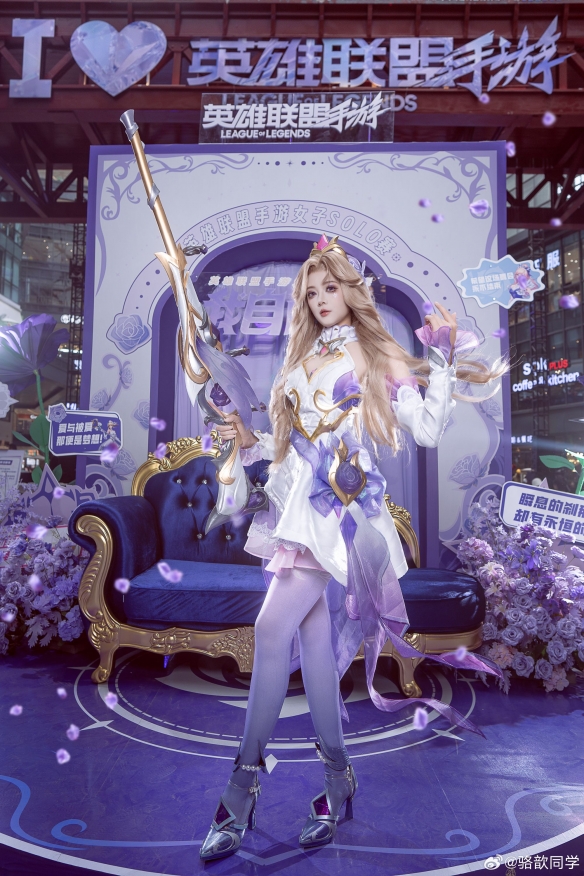 《英雄联盟》主持人骆歆晒女警皮肤COS：气质动人！(图8)