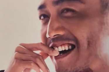 江苏南通女厕所惊魂一幕!推开门竟看到男明星大笑放电