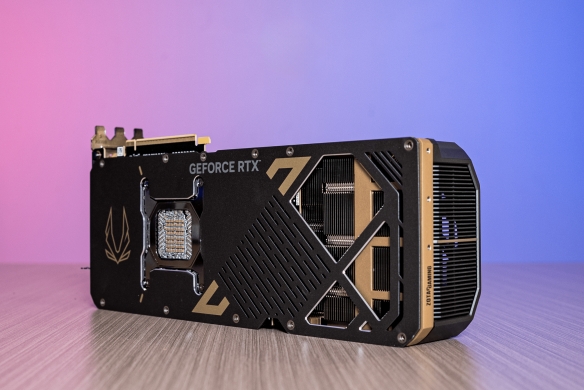 当下旗舰的最优选：索泰 RTX 5090 D v2 SOLID评测(图8)