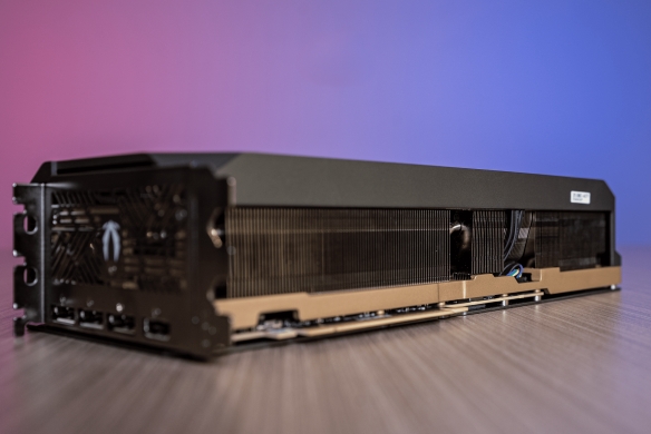 当下旗舰的最优选：索泰 RTX 5090 D v2 SOLID评测(图6)