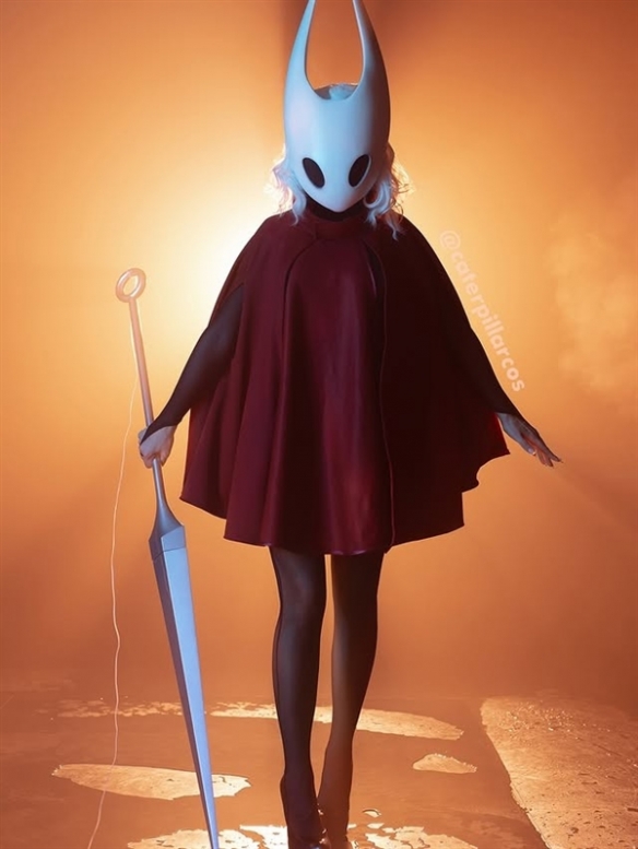 逆天！泰国小哥低成本cos《空洞骑士丝之歌》大黄蜂(图3)