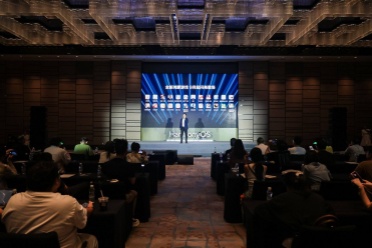 鸿蒙生态迎来里程碑时刻：《原神》鸿蒙版上线，游戏数量超10000款 