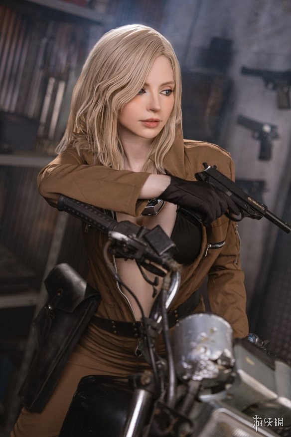 绝了！日本性感Coser演绎《合金装备3：重制版》EVA(图3)