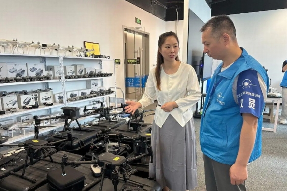 33岁女子无人机维修年入超500万 计划拓展机器狗维修(图1)