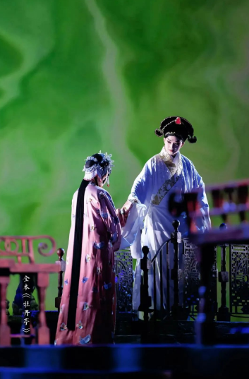 昆曲的代表曲目是牡丹亭还是天仙配？