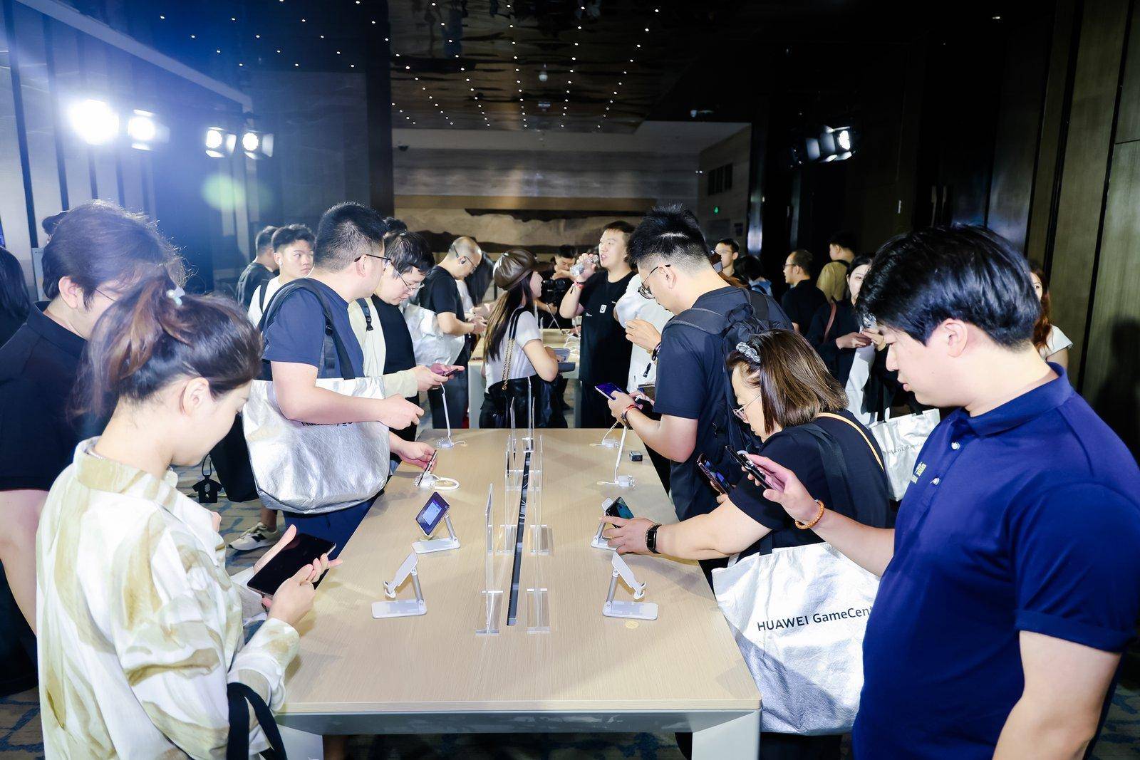 鸿蒙游戏数量破万，《原神》重磅登陆开启全场景游戏新体验 (图1)