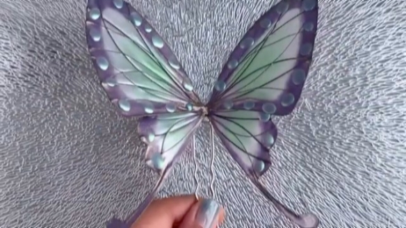 油管手工达人神还原《鬼灭之刃》蝴蝶三姐妹发饰！(图5)