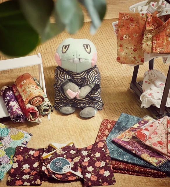 《宝可梦》的时尚日常：为迷你手办亲手制作百变服装(图7)