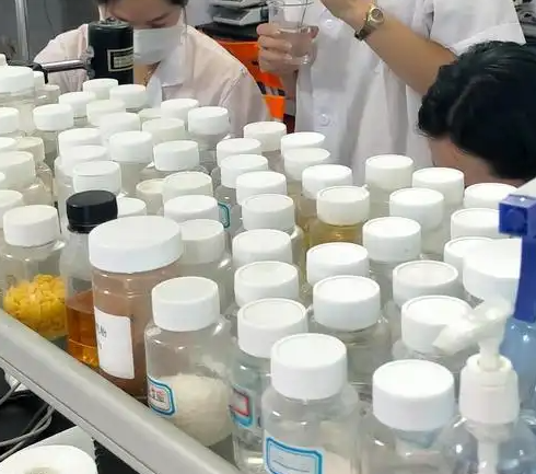 哪种职业被称为“化妆品背后的工程师”？