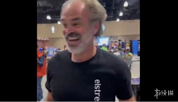 依旧神还原！《给他爱5》崔佛演员现场表演吓哭观众(图1)