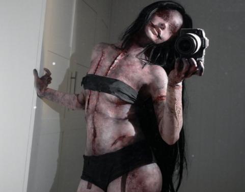 美女cos《寂静岭f》恐怖扭曲女护士：这还原度太牛了!