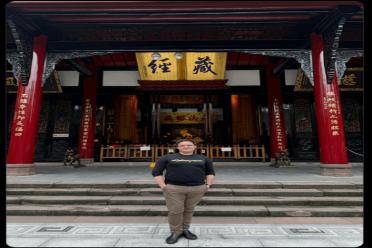 《赛博朋克2》副总监川渝之行 体验采耳后听力