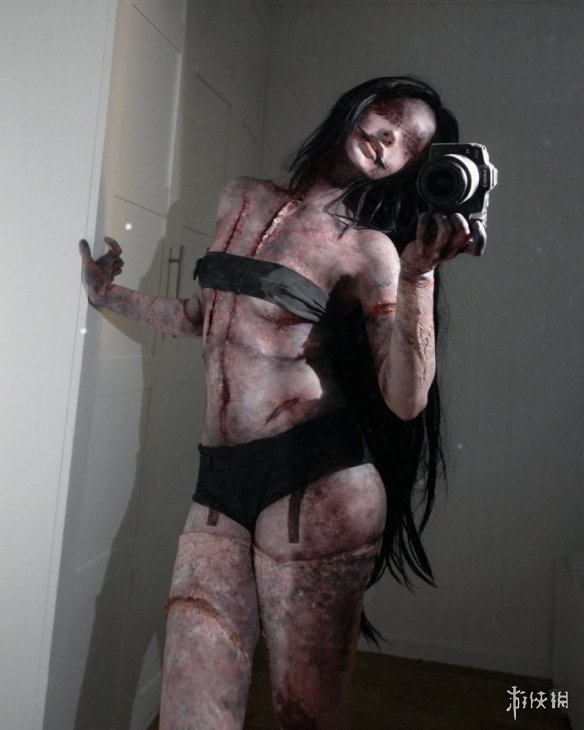 美女cos《寂静岭f》恐怖扭曲女护士：这还原度太牛了!(图1)