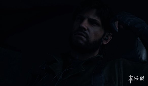 《生化危机4》裸蛇套装MOD！热感应迷彩+蛇鳞反光材质(图2)