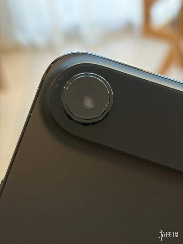 用户称iPhone Air到手使用一天镜头有水雾 品控遭质疑(图2)