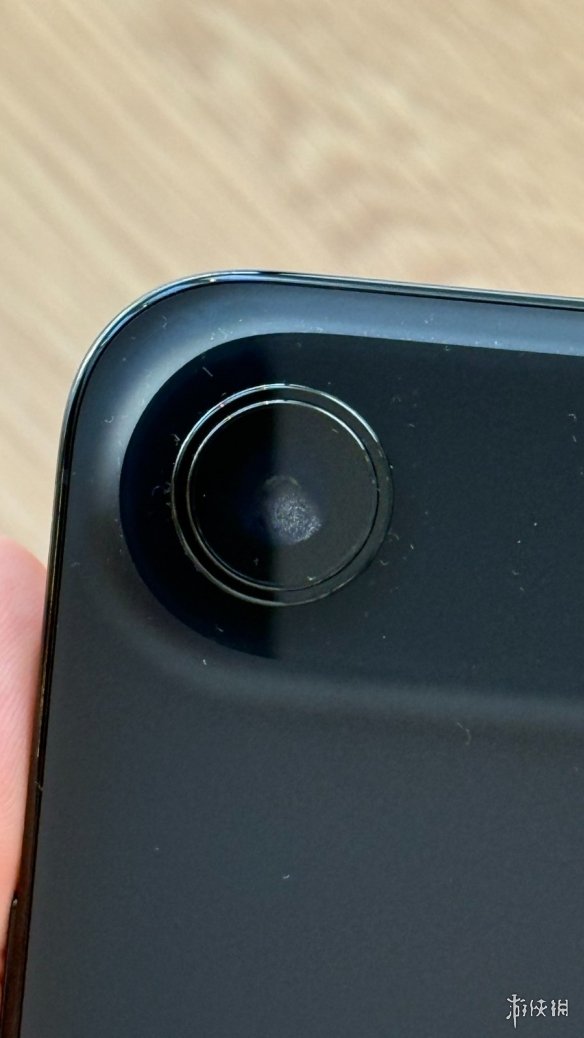 用户称iPhone Air到手使用一天镜头有水雾 品控遭质疑(图4)