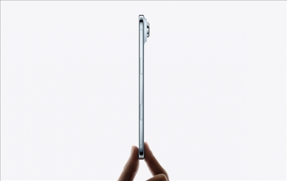 小身板还挺能抗！博主测试iPhone Air多大力气才能掰歪(图1)