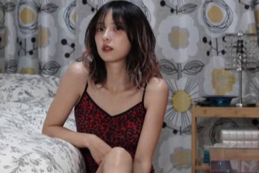 《寂静岭f》女主脸模晒新照！豹纹吊带新写真慵懒迷人