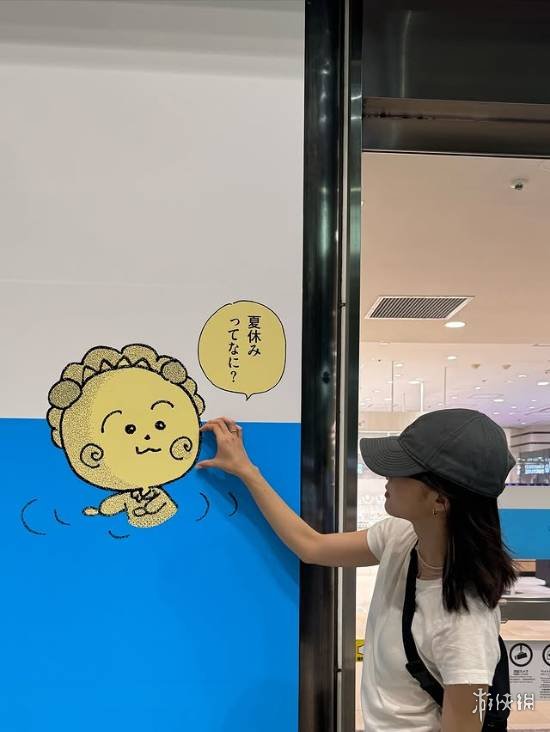 《寂静岭f》女主脸模晒新照！豹纹吊带新写真慵懒迷人(图9)