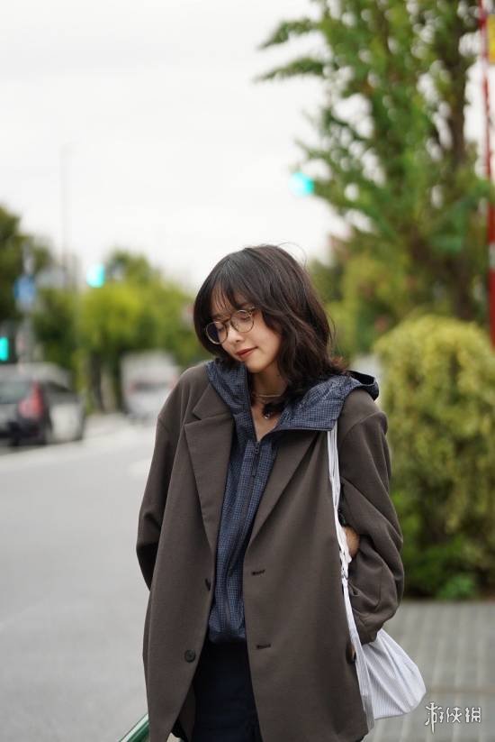 《寂静岭f》女主脸模晒新照！豹纹吊带新写真慵懒迷人(图4)